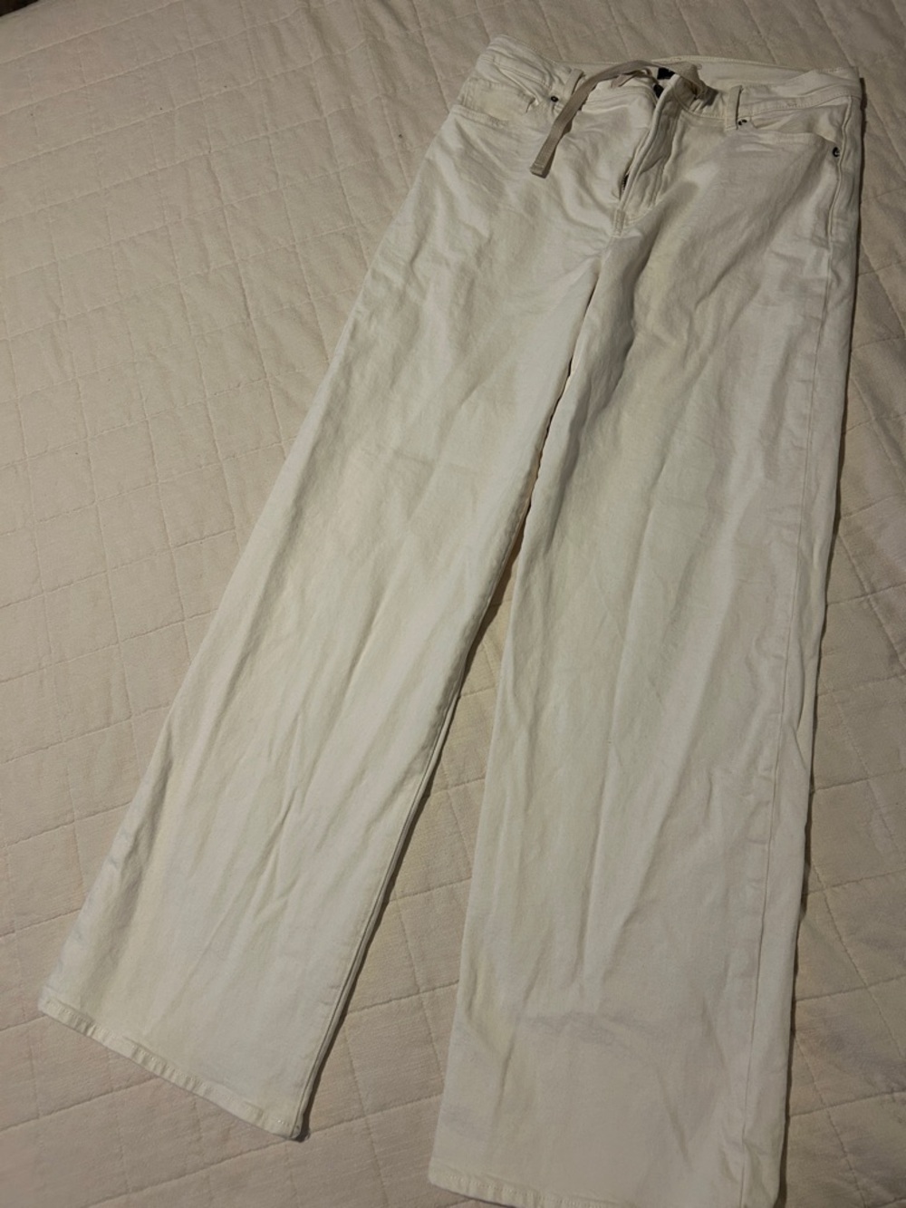 Express Women's Wide-Leg Jeans in Off-White/Cream